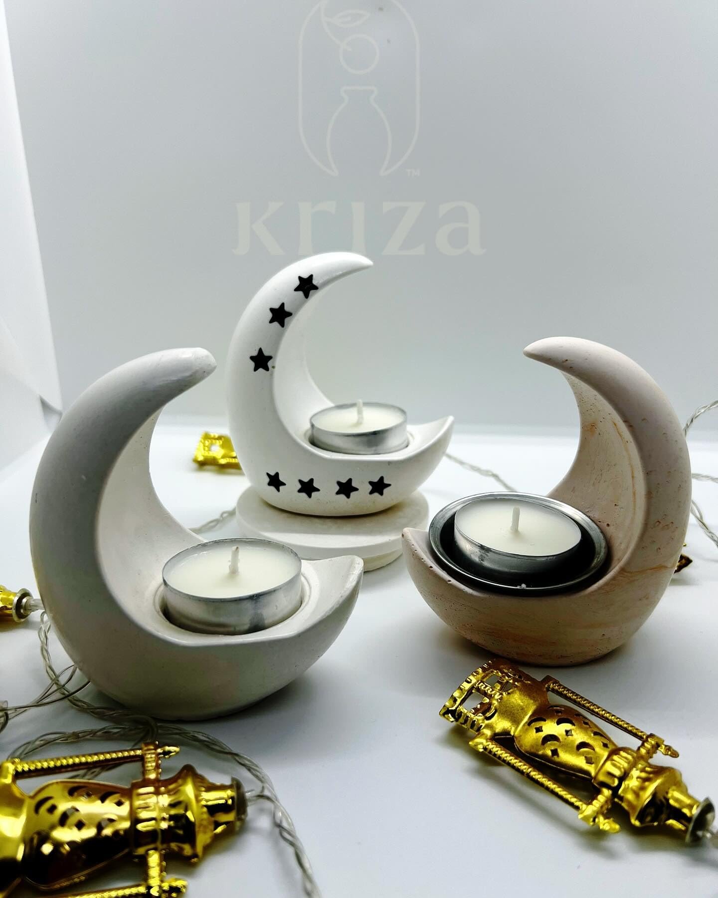 لوحة خشبية منقوشة